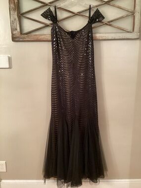 TADASHI SHOJI SIZE 6 BLACK SEQUIN MESH FORMAL GOWN DRESS